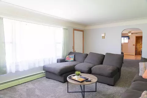 Living - 1476 Parish, Kawkawlin, MI 48631 photo 2 of 3
