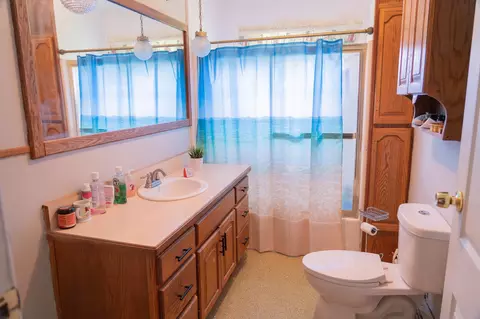 Bath - 1476 Parish, Kawkawlin, MI 48631 photo 1 of 1