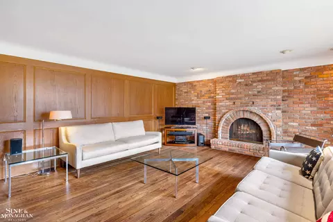 Living - 544 Coventry, Grosse Pointe Woods, MI 48236 photo 7 of 9