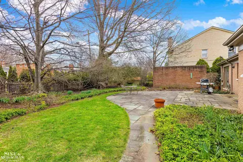 Exterior - 544 Coventry, Grosse Pointe Woods, MI 48236 photo 8 of 17