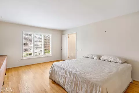 Bedroom - 544 Coventry, Grosse Pointe Woods, MI 48236 photo 2 of 4