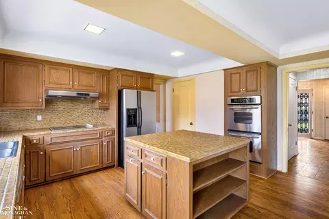 Kitchen - 544 Coventry, Grosse Pointe Woods, MI 48236 photo 3 of 4
