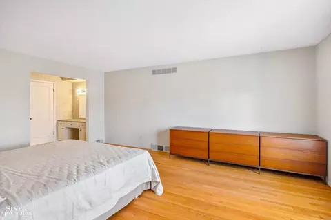 Bedroom - 544 Coventry, Grosse Pointe Woods, MI 48236 photo 1 of 4