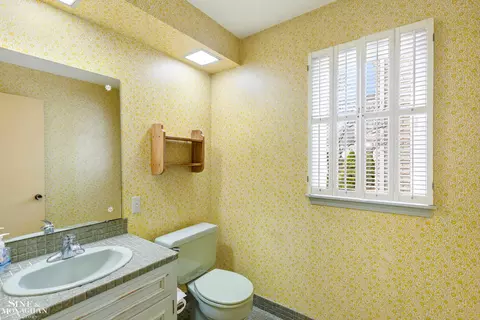 Bath - 544 Coventry, Grosse Pointe Woods, MI 48236 photo 5 of 5