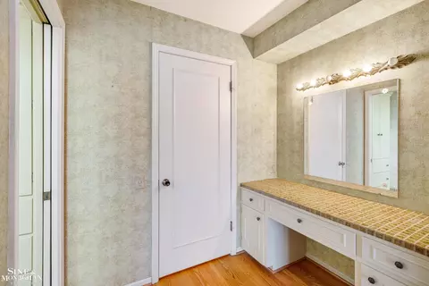 Bath - 544 Coventry, Grosse Pointe Woods, MI 48236 photo 2 of 5