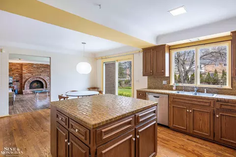 Kitchen - 544 Coventry, Grosse Pointe Woods, MI 48236 photo 4 of 4