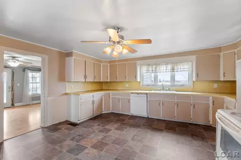 Kitchen - 17600 Cake, Dundee, MI 48131 photo 2 of 3