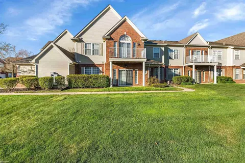 8457 Heywood #60, Sterling Heights, MI 48312