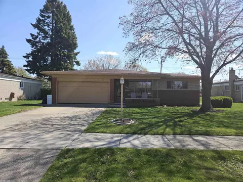 2722 Mcalpine, Warren, MI 48092