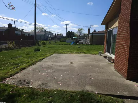 2722 Mcalpine, Warren, MI 48092 photo 2