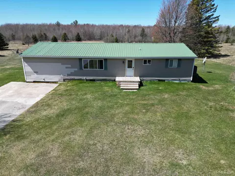 745 N Murphy, Manistique, MI 49854