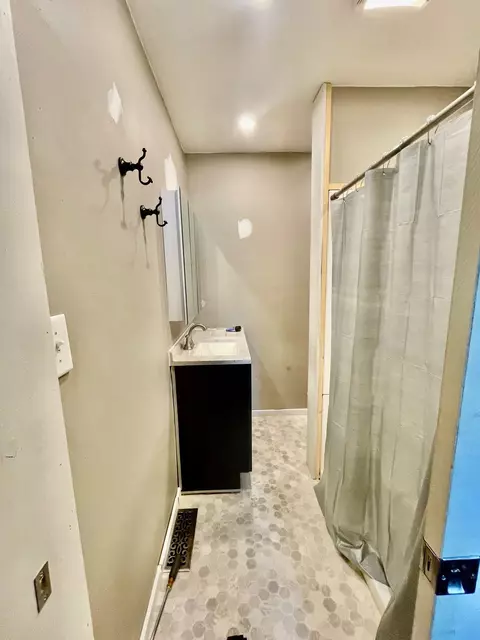 Bath - 2188 E Buder, Burton, MI 48529 photo 1 of 2