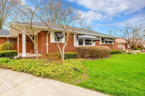 Exterior - 966 Hidden Ln, Grosse Pointe Woods, MI 48236 photo 10 of 10
