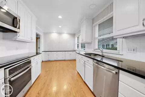 Kitchen - 966 Hidden Ln, Grosse Pointe Woods, MI 48236 photo 1 of 3
