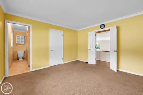Bedroom - 966 Hidden Ln, Grosse Pointe Woods, MI 48236 photo 2 of 4