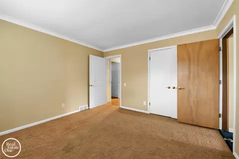 Bedroom - 966 Hidden Ln, Grosse Pointe Woods, MI 48236 photo 3 of 4