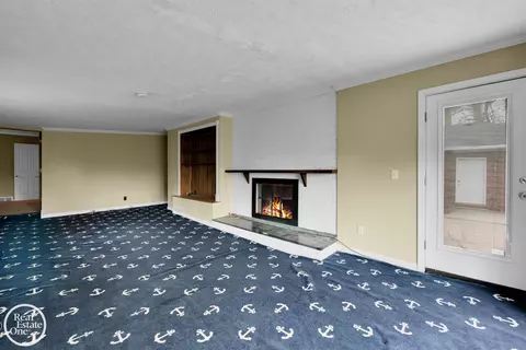 Living - 966 Hidden Ln, Grosse Pointe Woods, MI 48236 photo 5 of 5