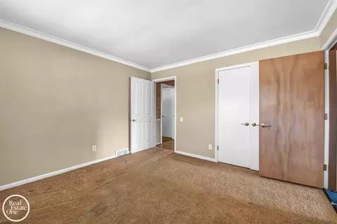 Bedroom - 966 Hidden Ln, Grosse Pointe Woods, MI 48236 photo 4 of 4