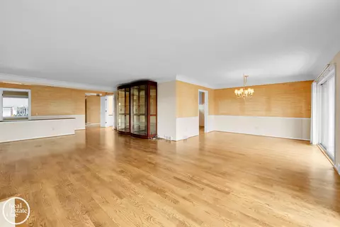 Living - 966 Hidden Ln, Grosse Pointe Woods, MI 48236 photo 3 of 5