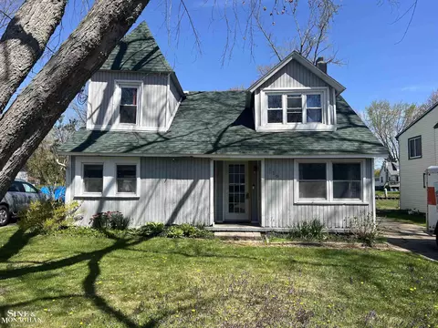 416 Ruskin Ave, Algonac, MI 48001