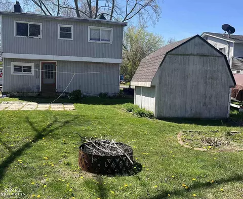 416 Ruskin Ave, Algonac, MI 48001 photo 2