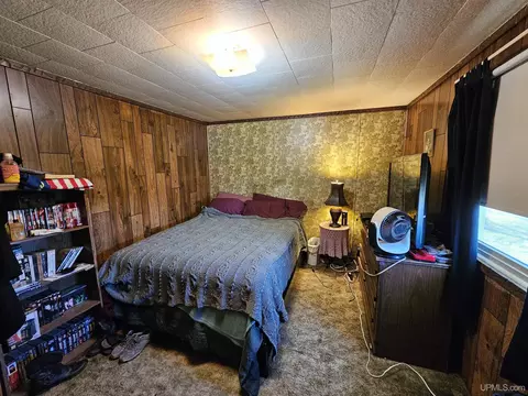 Bedroom - 10211 Ll, Rapid River, MI 49878 photo 4 of 5