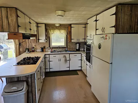 Kitchen - 10211 Ll, Rapid River, MI 49878 photo 3 of 3