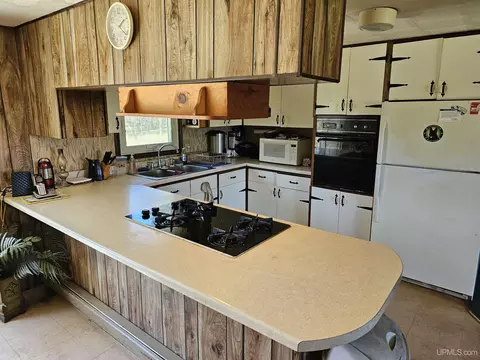 Kitchen - 10211 Ll, Rapid River, MI 49878 photo 1 of 3