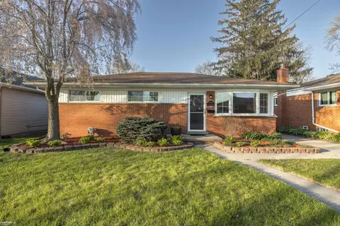 23513 Playview, Saint Clair Shores, MI 48082