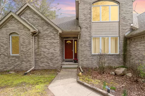 330 E Carmel Dr, Sanford, MI 48657