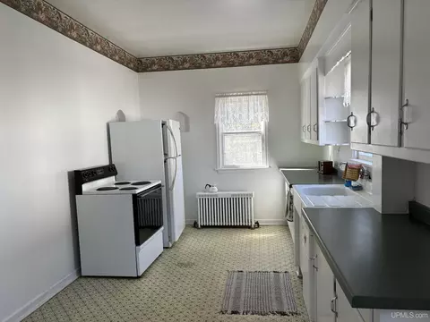 108 North, Wakefield, MI 49968 photo 3