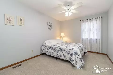 Bedroom - 1280 Valetta, Temperance, MI 48182 photo 4 of 5
