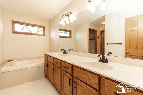 Bath - 1280 Valetta, Temperance, MI 48182 photo 2 of 4
