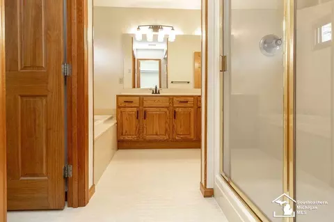Bath - 1280 Valetta, Temperance, MI 48182 photo 1 of 4