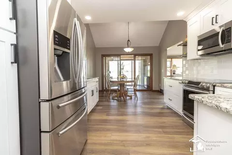 Kitchen - 1280 Valetta, Temperance, MI 48182 photo 3 of 3