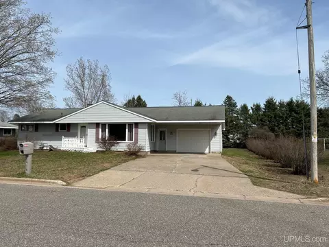 1216 Cleveland, Niagara, WI 54151