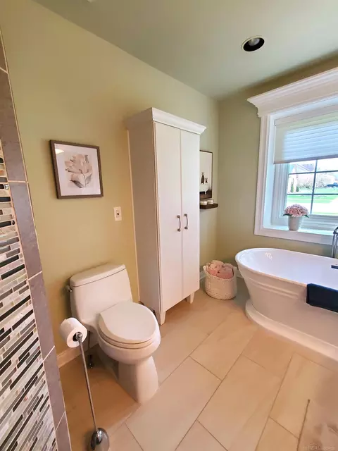 Bath - 20389 Windward, Macomb, MI 48044 photo 5 of 10