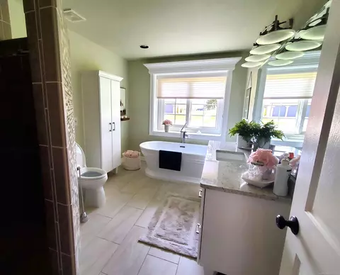 Bath - 20389 Windward, Macomb, MI 48044 photo 2 of 10