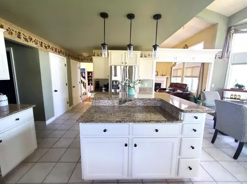 Kitchen - 20389 Windward, Macomb, MI 48044 photo 3 of 5