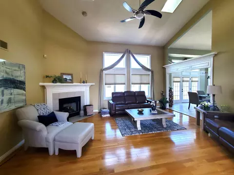 Living - 20389 Windward, Macomb, MI 48044 photo 1 of 3