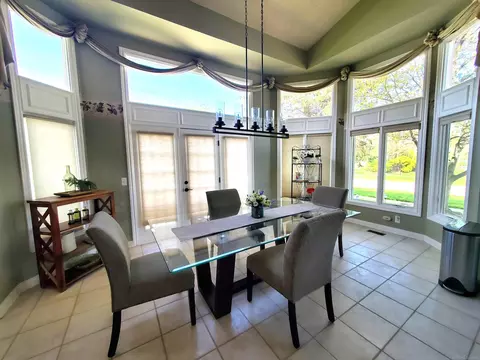 Dining - 20389 Windward, Macomb, MI 48044 photo 2 of 3