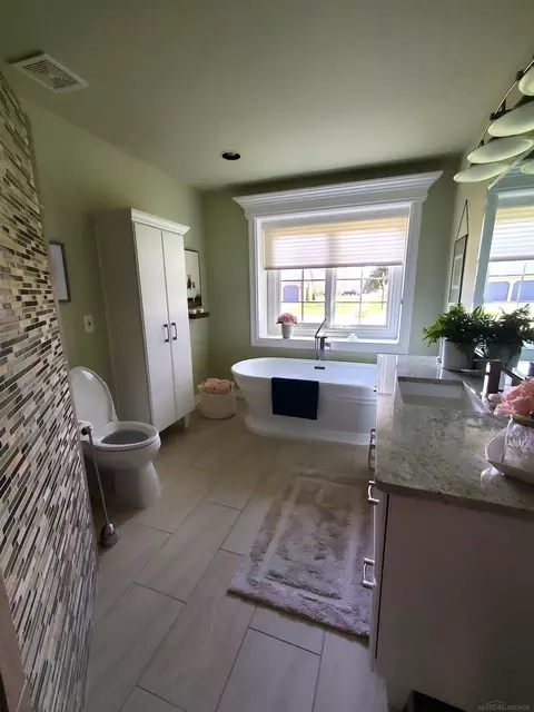 Bath - 20389 Windward, Macomb, MI 48044 photo 1 of 10