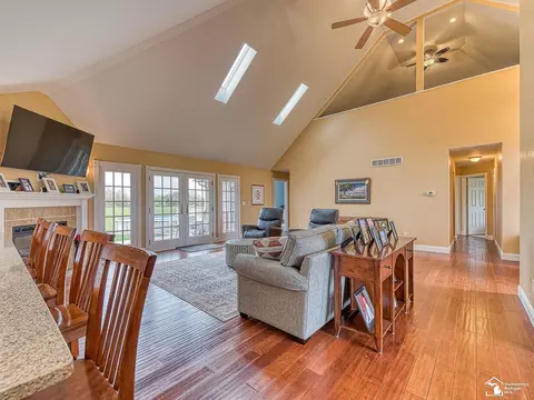 Living - 3340 Reinhardt, Monroe, MI 48162 photo 1 of 9