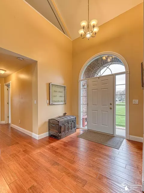 Entry Way - 3340 Reinhardt, Monroe, MI 48162 photo 2 of 4