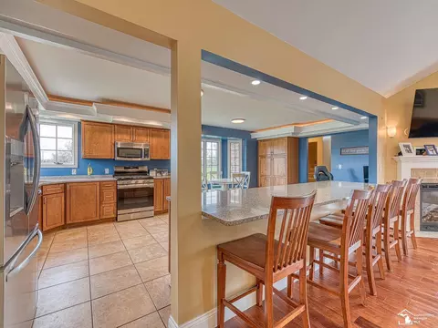 Kitchen - 3340 Reinhardt, Monroe, MI 48162 photo 6 of 7