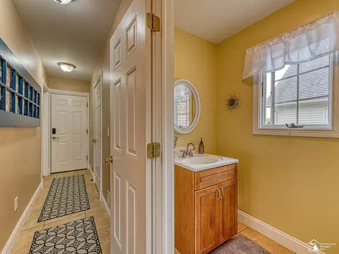 Entry Way - 3340 Reinhardt, Monroe, MI 48162 photo 4 of 4