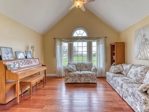 Living - 3340 Reinhardt, Monroe, MI 48162 photo 5 of 9
