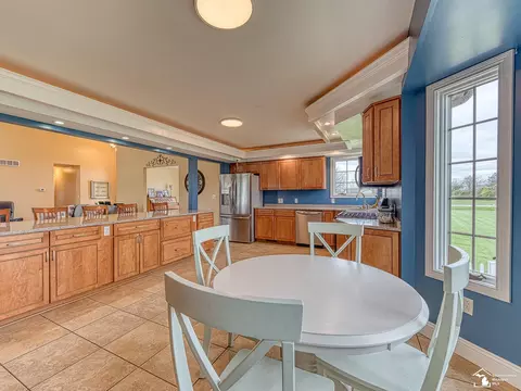 Kitchen - 3340 Reinhardt, Monroe, MI 48162 photo 4 of 7