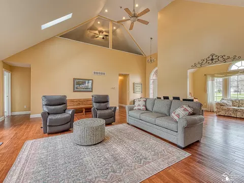 Living - 3340 Reinhardt, Monroe, MI 48162 photo 3 of 9