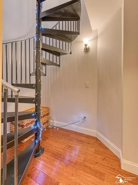 Entry Way - 3340 Reinhardt, Monroe, MI 48162 photo 3 of 4